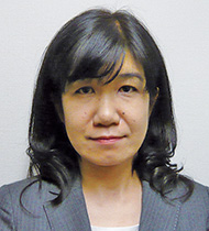 足立 朋子 氏